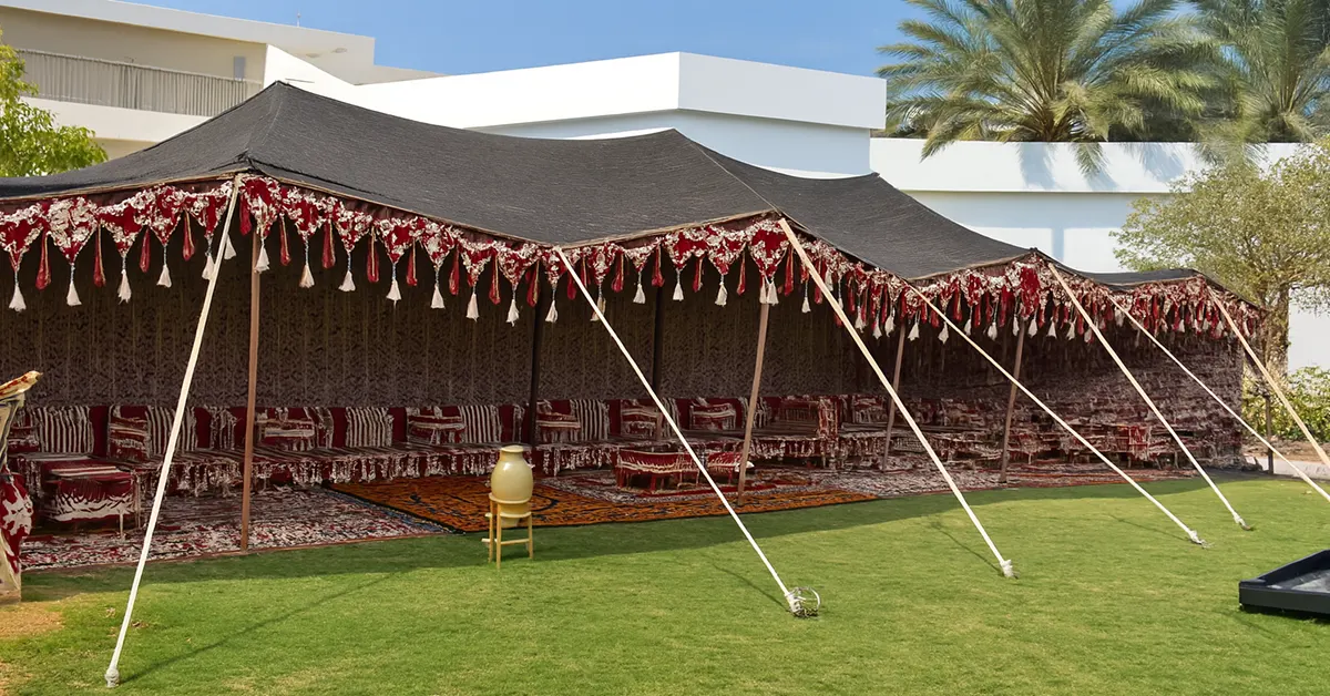 الفرق بين الخيام الأوروبية وبيوت الشعر